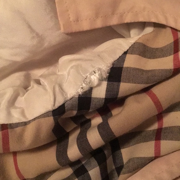 Burberry Rain Jacket ☔️ - Picture 5 of 8